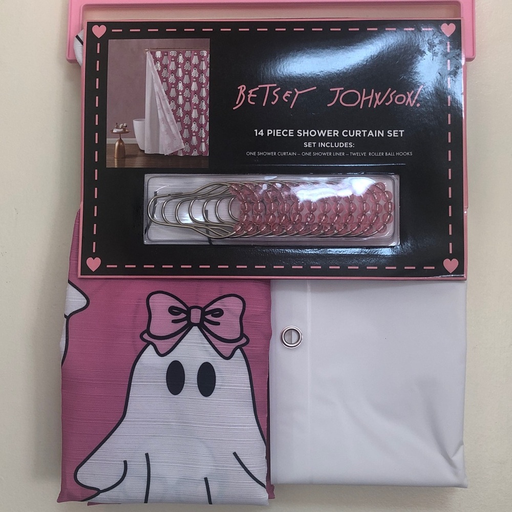 NWT Betsy Johnson 14-Piece White Ghost w/Pink Bow Shower Curtain Set